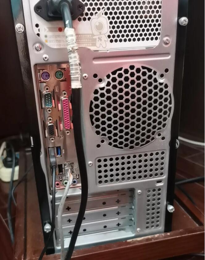 臺(tái)式電腦顯示屏間歇性黑屏